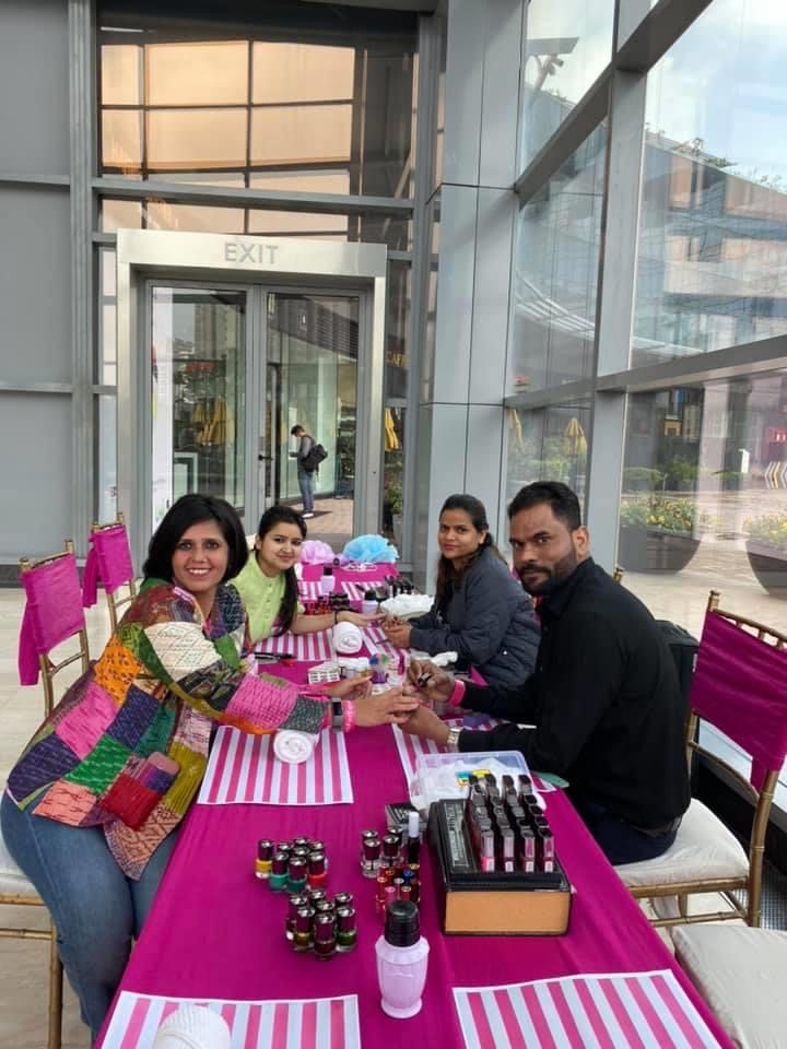 Team lunch at pink-themed table